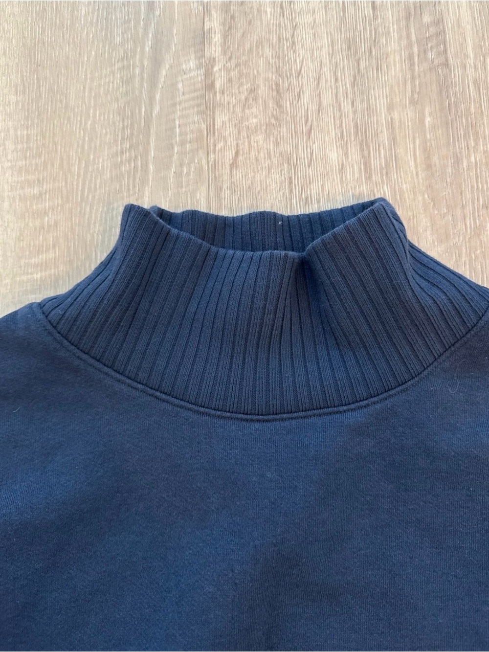 Alo Serenity Cropped Sweatshirt Navy - Picture 5 of 9